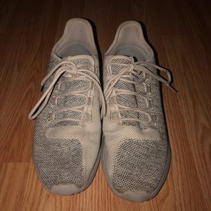 Men’s Size 9 Adidas Tennis Shoes